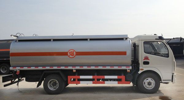東風(fēng)多利卡加油車(chē)