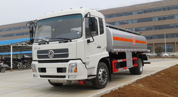 東風(fēng)天錦運(yùn)油車