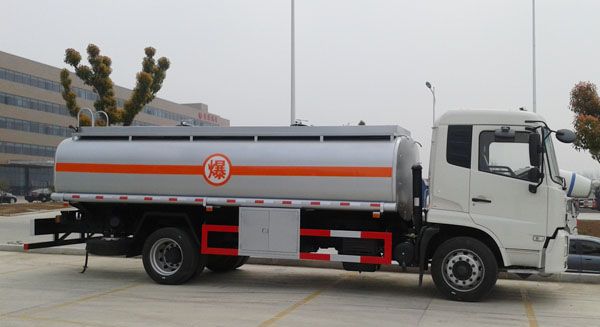 東風(fēng)天錦運(yùn)油車