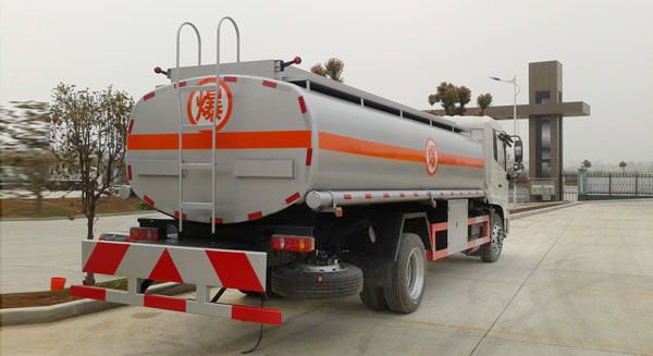 東風(fēng)天錦運(yùn)油車