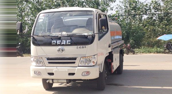 東風(fēng)輕型加油車