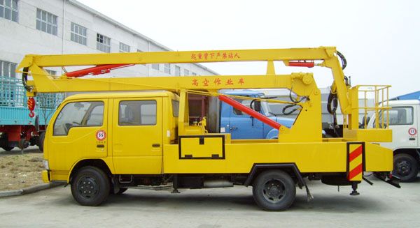東風(fēng)輕型雙排高空作業(yè)車(chē)