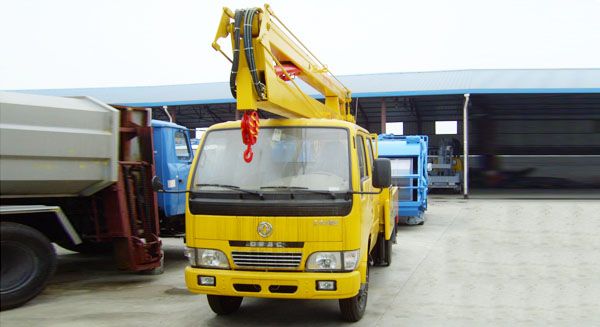 東風(fēng)輕型雙排高空作業(yè)車(chē)