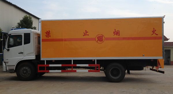 東風(fēng)天錦爆破器材運輸車