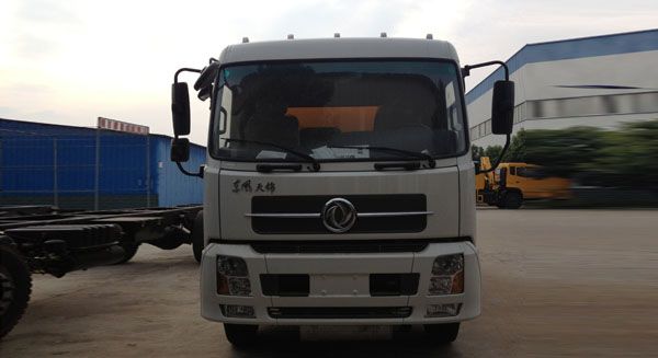 東風(fēng)天錦爆破器材運輸車