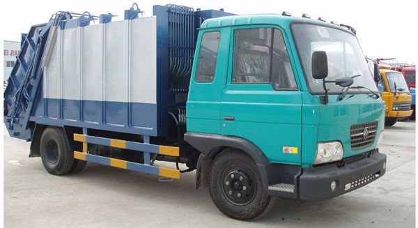 東風(fēng)輕型壓縮式垃圾車