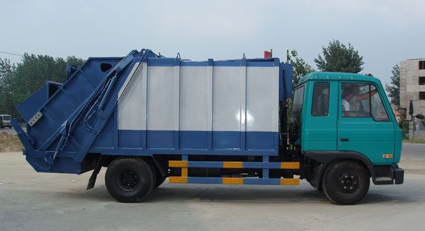 東風(fēng)輕型壓縮式垃圾車