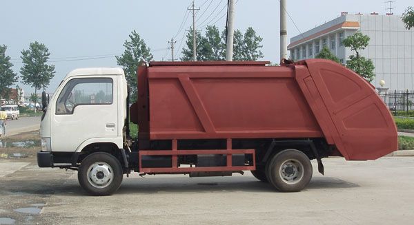 東風(fēng)福瑞卡壓縮式垃圾車