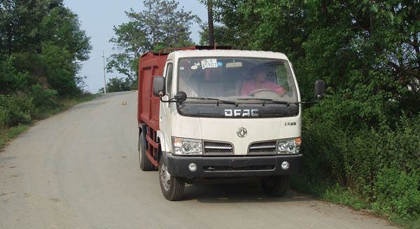 東風(fēng)福瑞卡壓縮式垃圾車