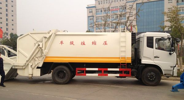東風(fēng)天錦壓縮式垃圾車