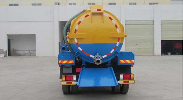 躍進吸污車