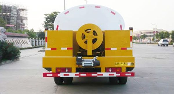 東風(fēng)天錦清洗車