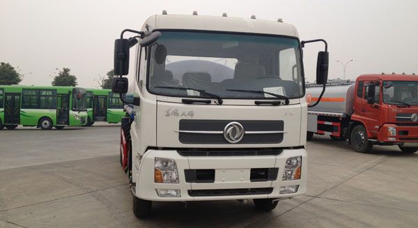 東風(fēng)天錦綠化噴灑車(12-15噸)