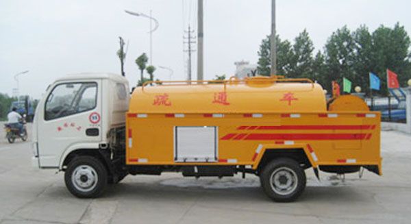 東風(fēng)福瑞卡清洗車