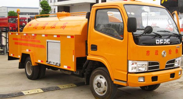 東風(fēng)福瑞卡清洗車