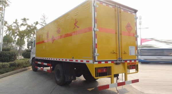 東風(fēng)福瑞卡爆破器材運(yùn)輸車