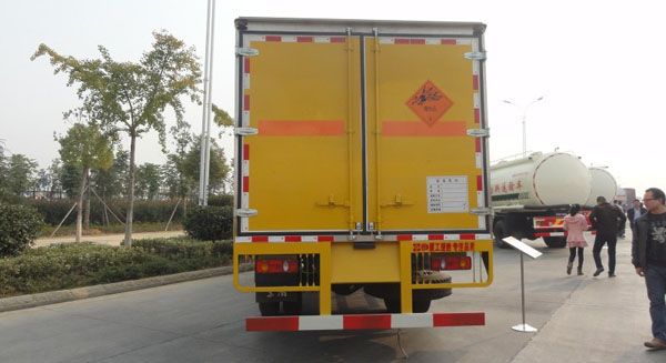 東風(fēng)福瑞卡爆破器材運(yùn)輸車