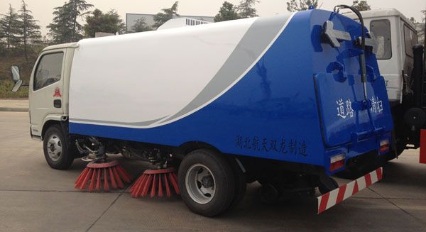 東風(fēng)輕型掃路車