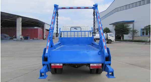 東風(fēng)輕型擺臂式垃圾車