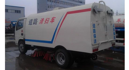 東風福瑞卡掃路車