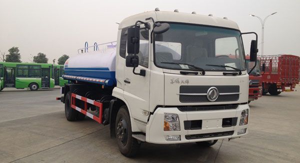 東風(fēng)天錦綠化噴灑車(12-15噸)