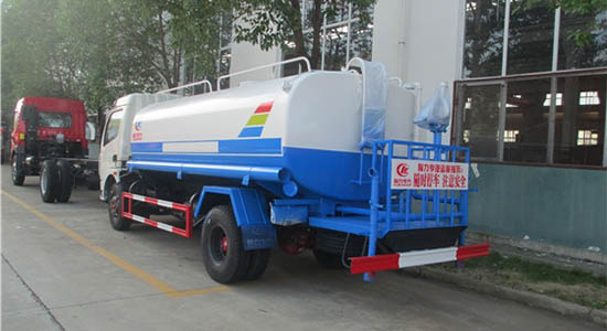 國(guó)五東風(fēng)多利卡灑水車(9.2噸)