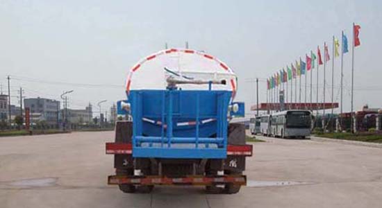 東風(fēng)銳鈴型灑水車(5噸)