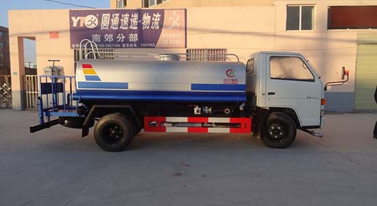 江鈴灑水車(5噸)