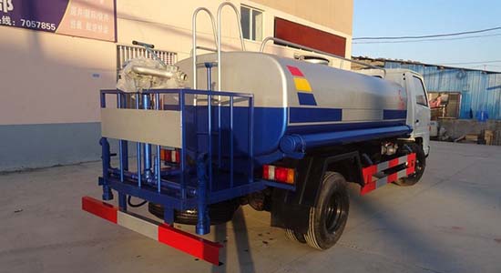 江鈴灑水車(5噸)