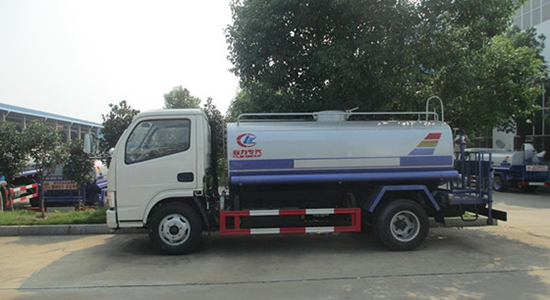 東風銳鈴綠化噴灑車(5噸)