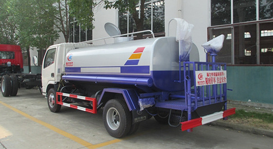 東風銳鈴綠化噴灑車(5噸)