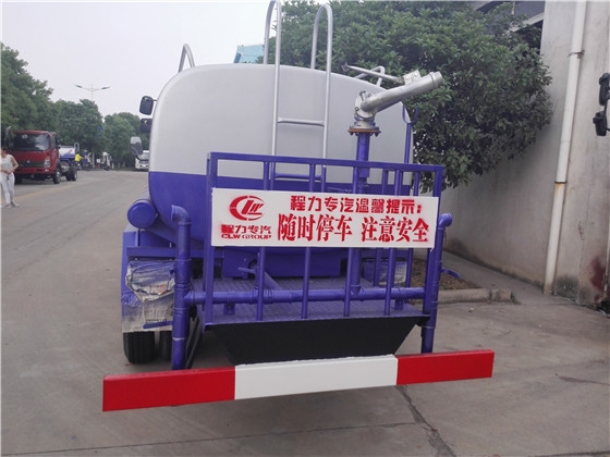 東風銳鈴綠化噴灑車(5噸)