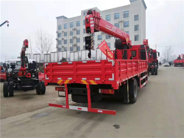 解放J6單橋三一10噸隨車吊運輸車