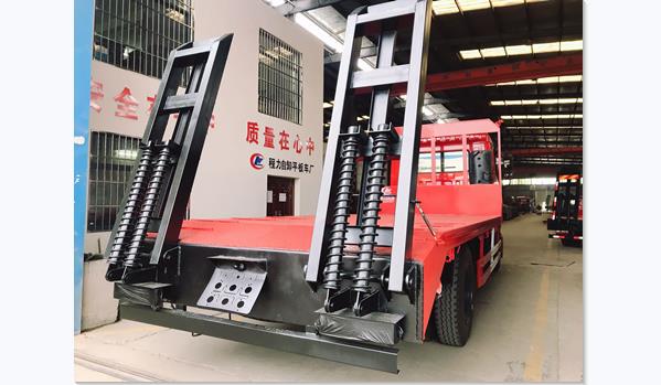國六東風(fēng)華神F5單橋平板運(yùn)輸車