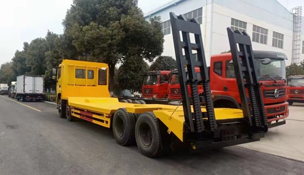 國六東風(fēng)錦程前四后八凹式平板運輸車
