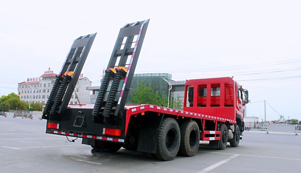 國(guó)六東風(fēng)天龍前四后八平板運(yùn)輸車