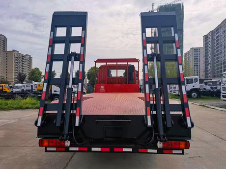 短軸距小三軸平板運輸車