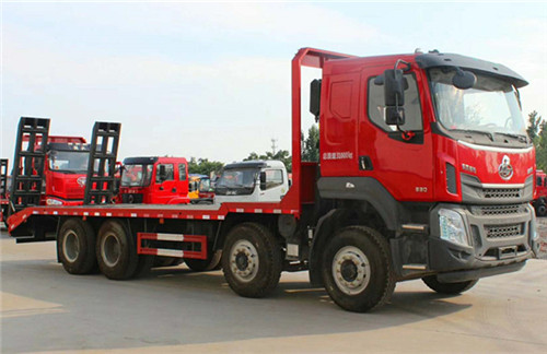 柳汽乘龍H5前四后八平板車