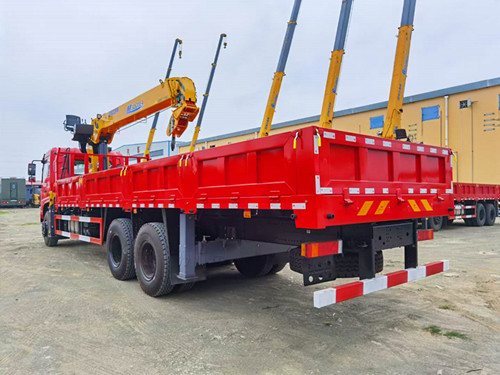東風K5后八輪12噸隨車吊